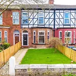 Kharma House - 5 Bed Sleeps 9