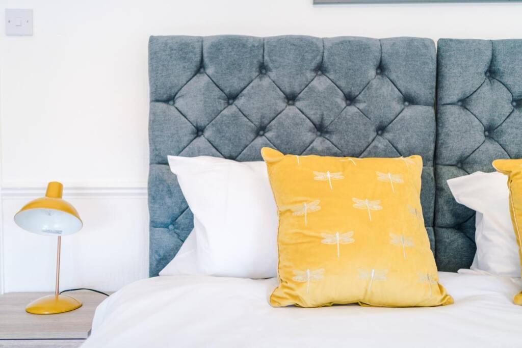 Kharma House - 5 Bed Sleeps 9 Apartment