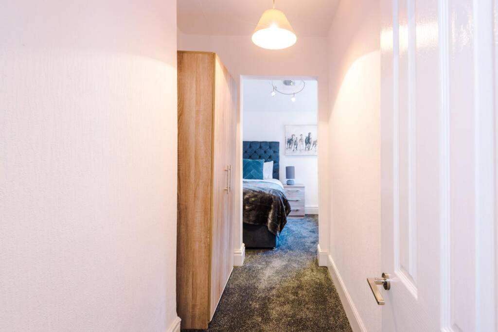 Apartamento Kharma House - 5 Bed Sleeps 9 Manchester