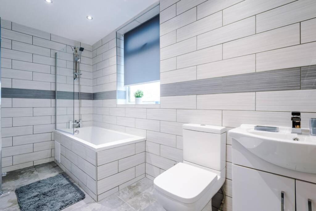 Kharma House - 5 Bed Sleeps 9 Apartamento Manchester