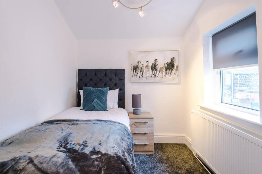 Apartamento Kharma House - 5 Bed Sleeps 9 Manchester